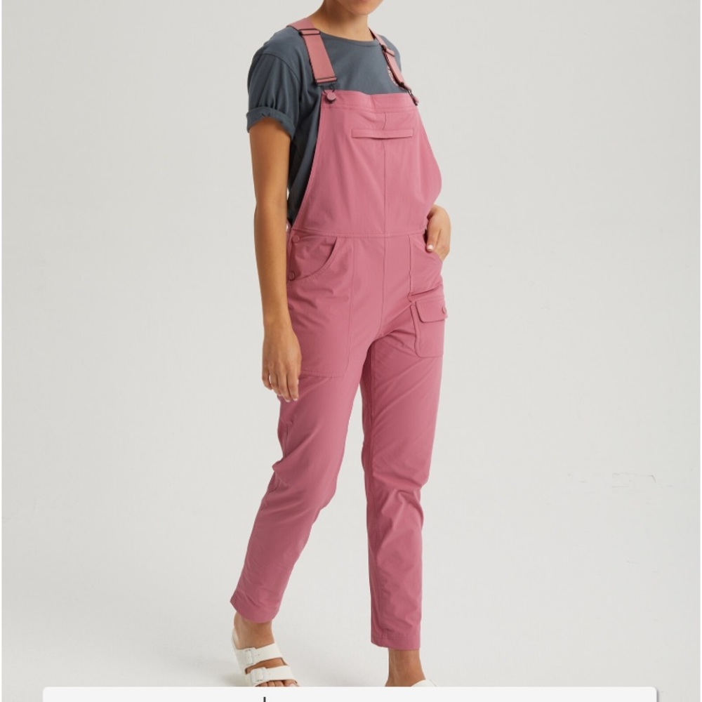 Burton Chaseview overalls in Rosebud color. Size 32.